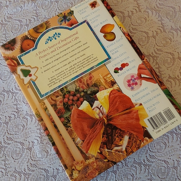 🌺 Near New Huge Creative Crafts Book - Picture 5 of 14